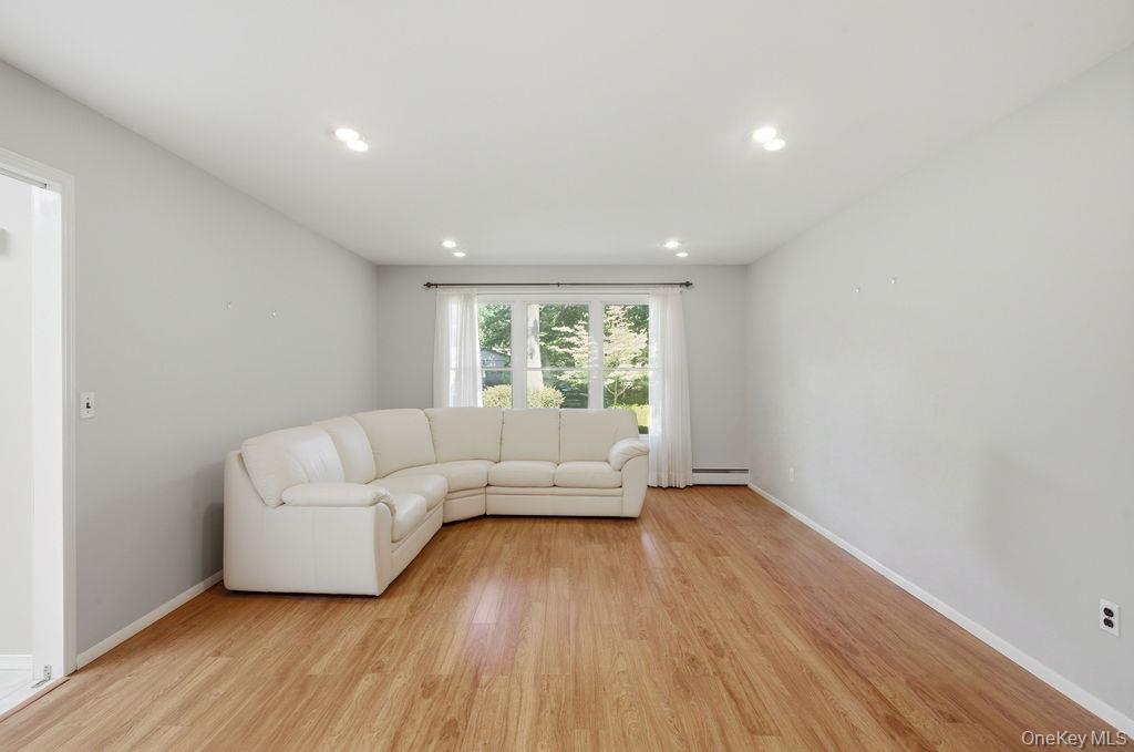 20 Oak Tree Drive Property Photo 6