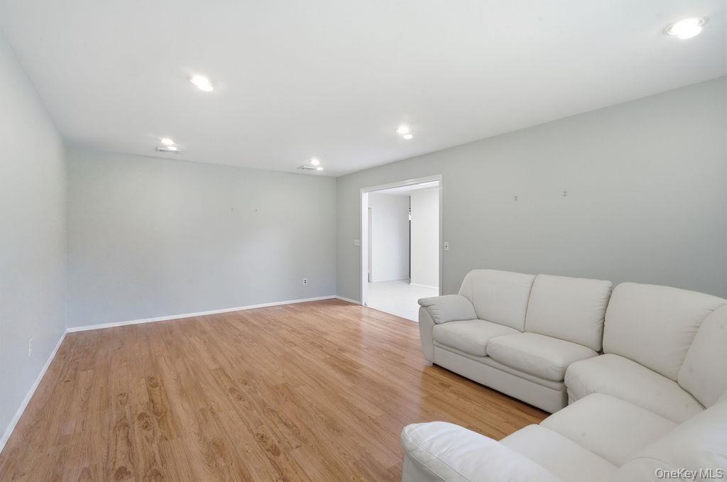 20 Oak Tree Drive Property Photo 7