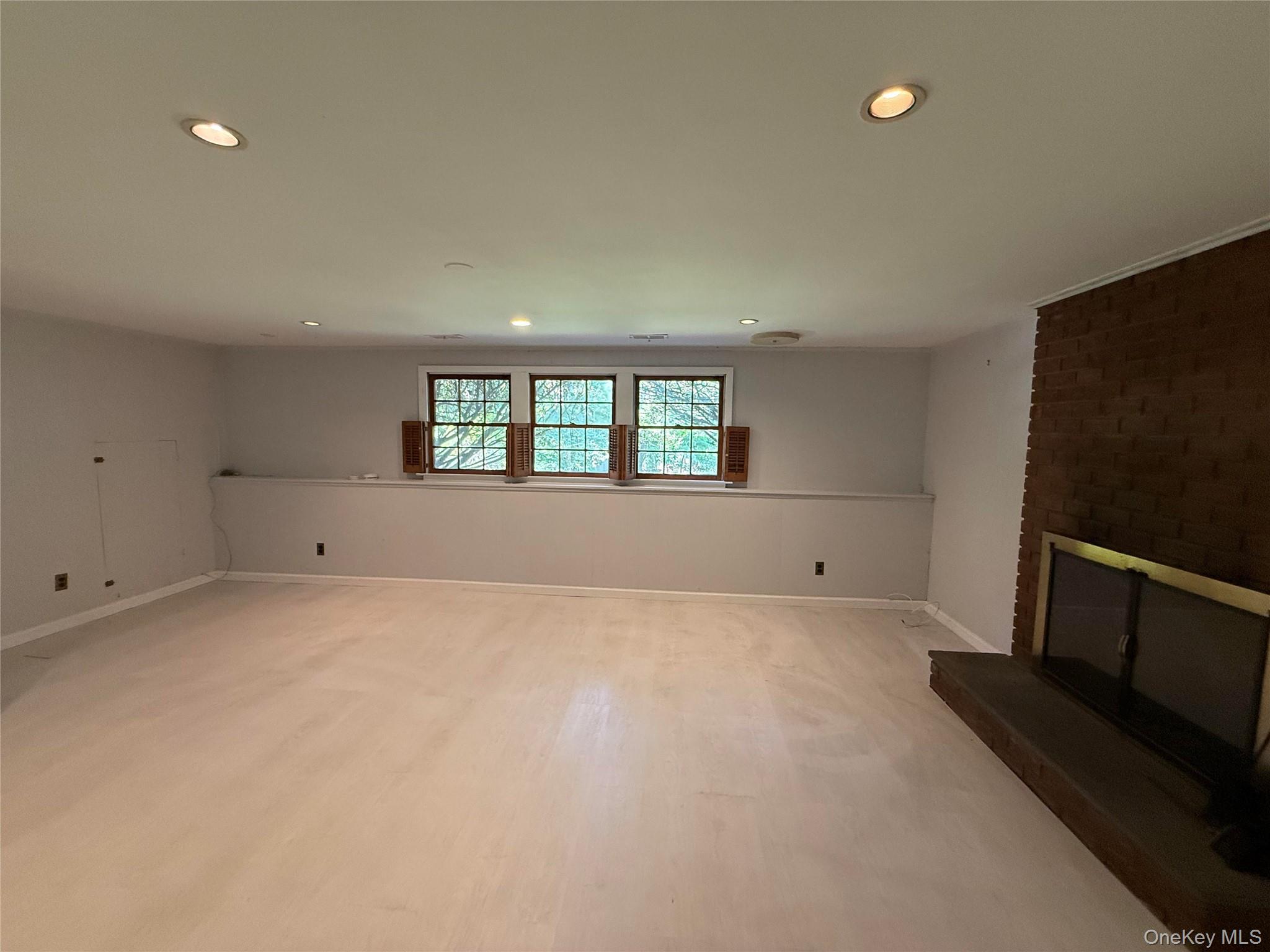 58 Quakerbridge Road Property Photo 2