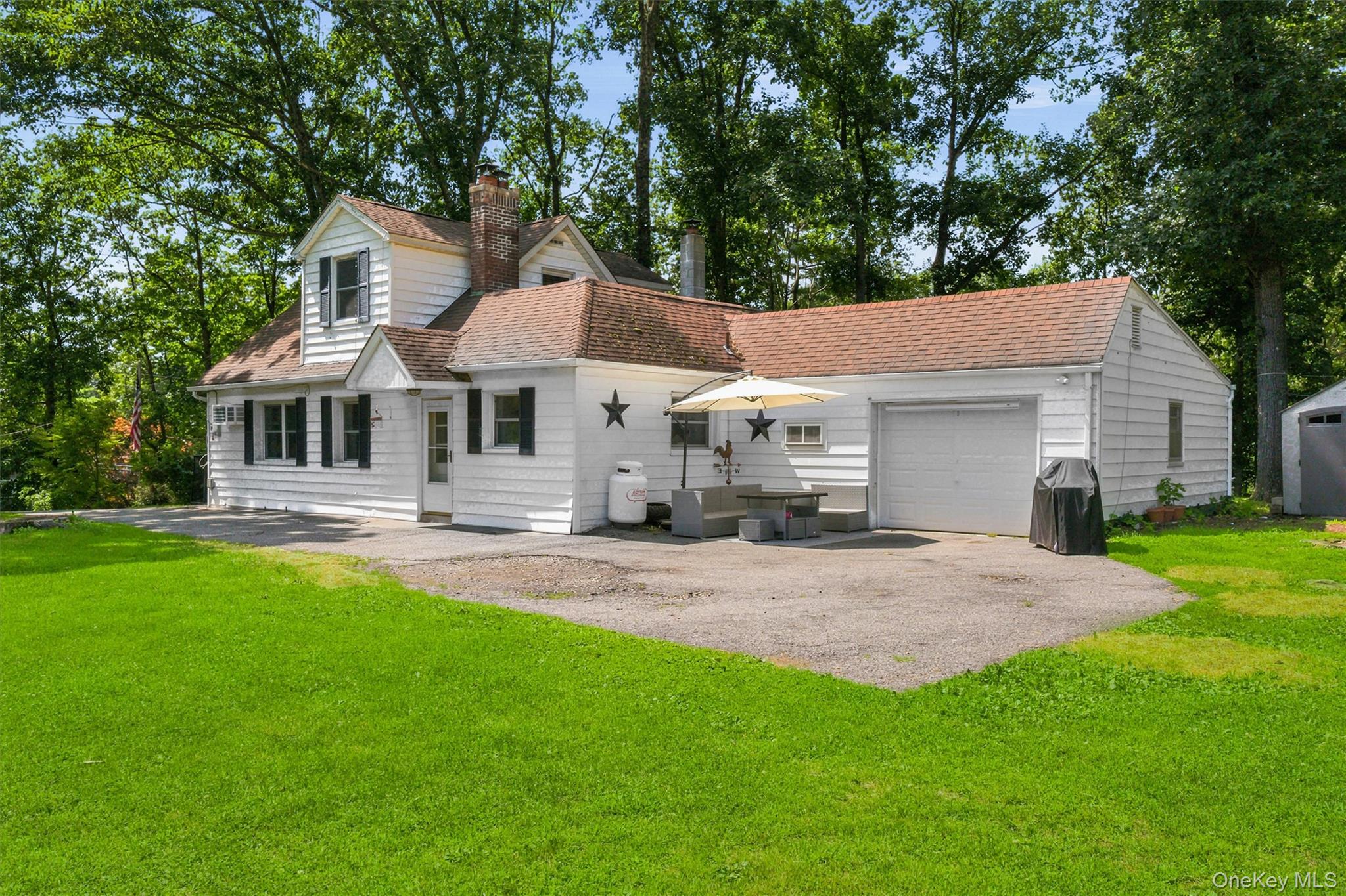 28 Mahopac Avenue Property Photo 3
