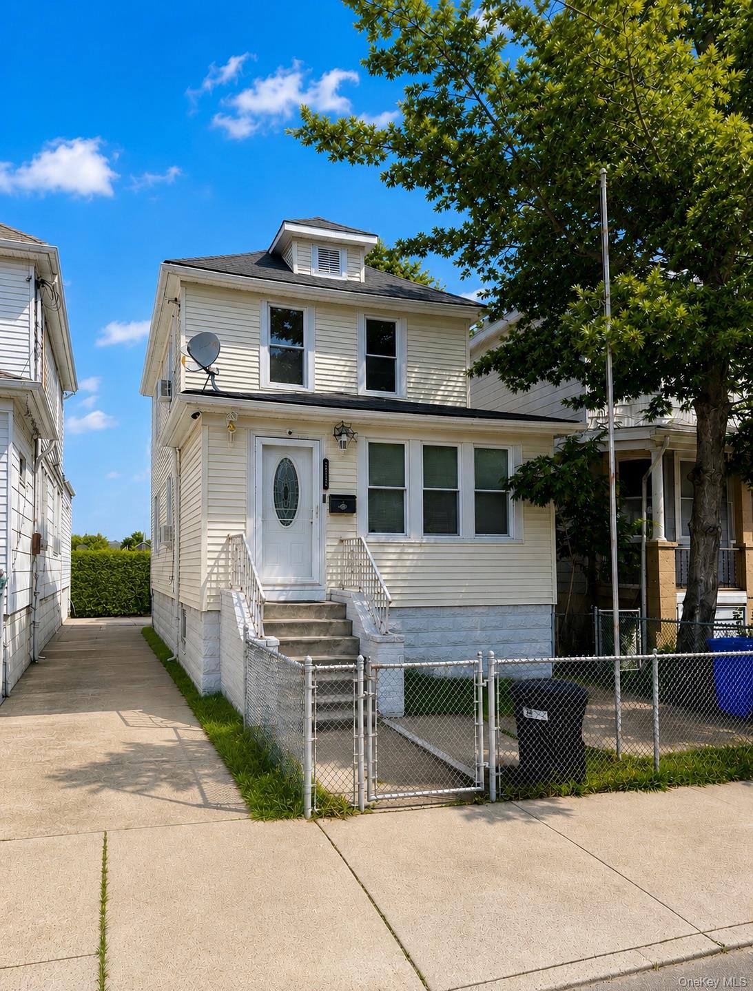 2729 Gifford Avenue Property Photo 1