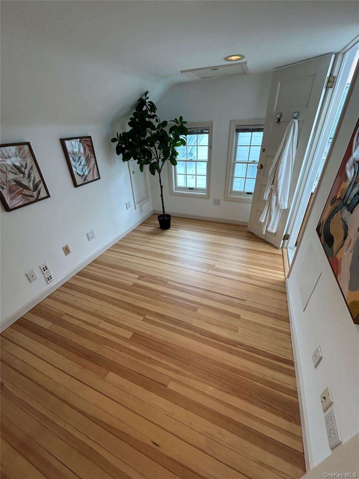 915 Palmer Road Property Photo 3
