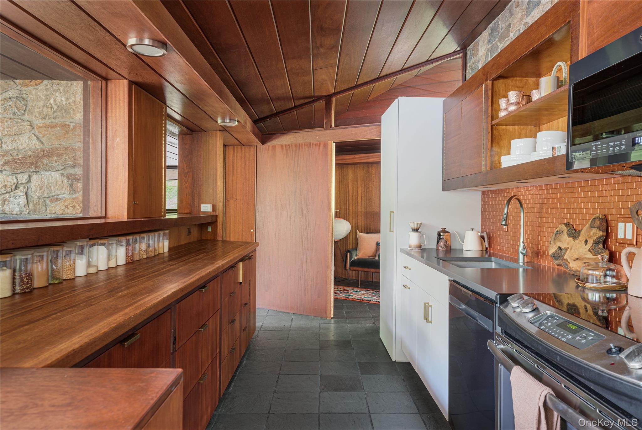 1306 Grants Lane Property Photo 19