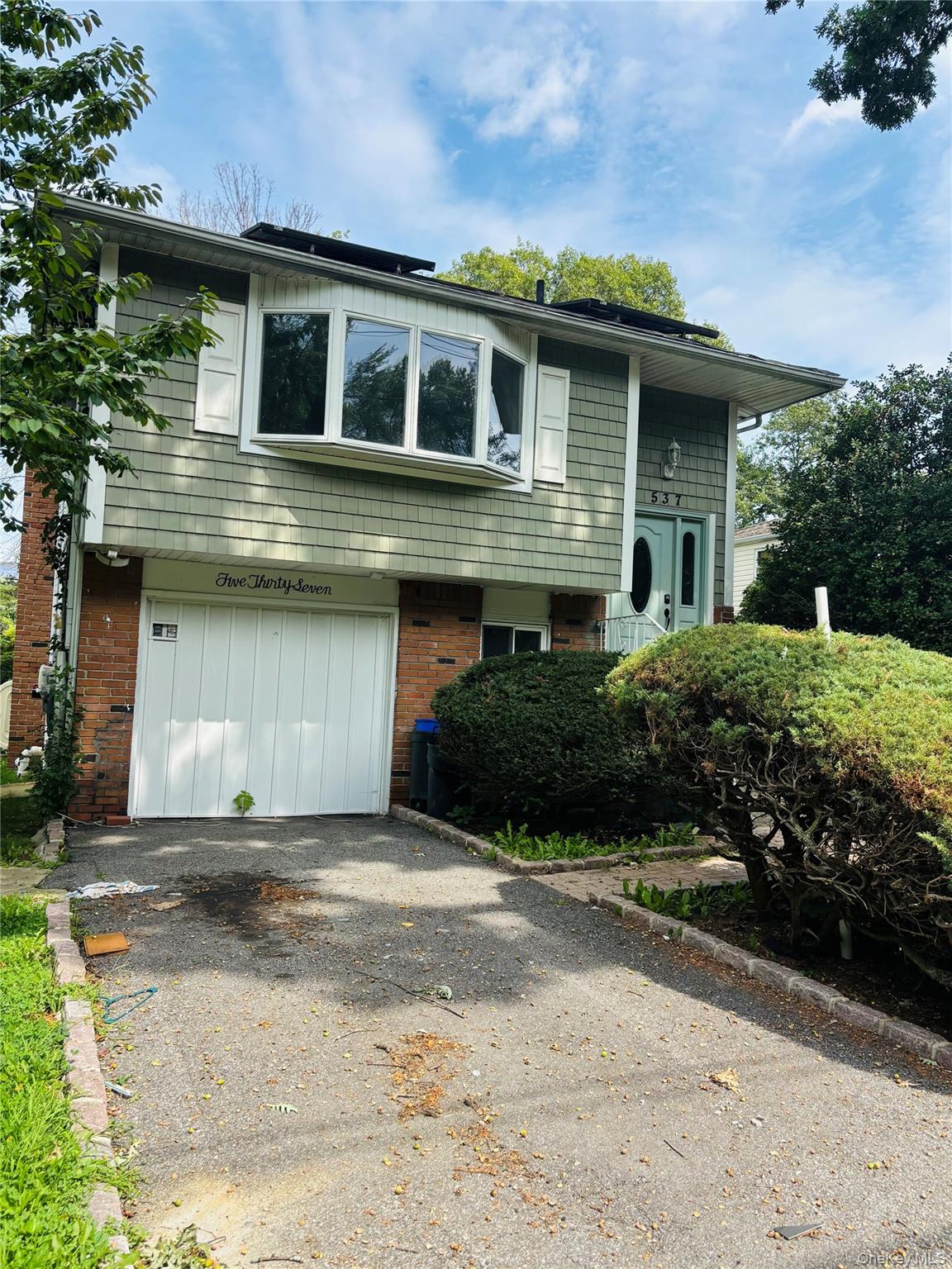 537 Lakeway Drive Property Photo 1