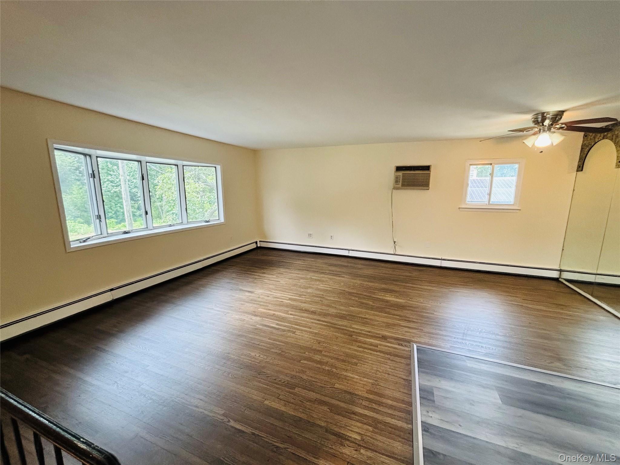 537 Lakeway Drive Property Photo 5