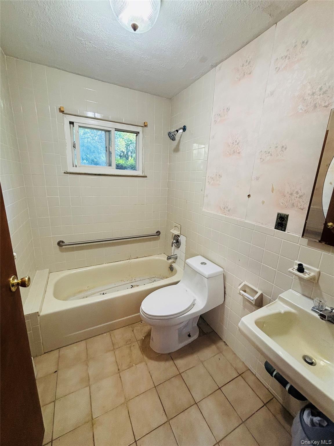 537 Lakeway Drive Property Photo 18