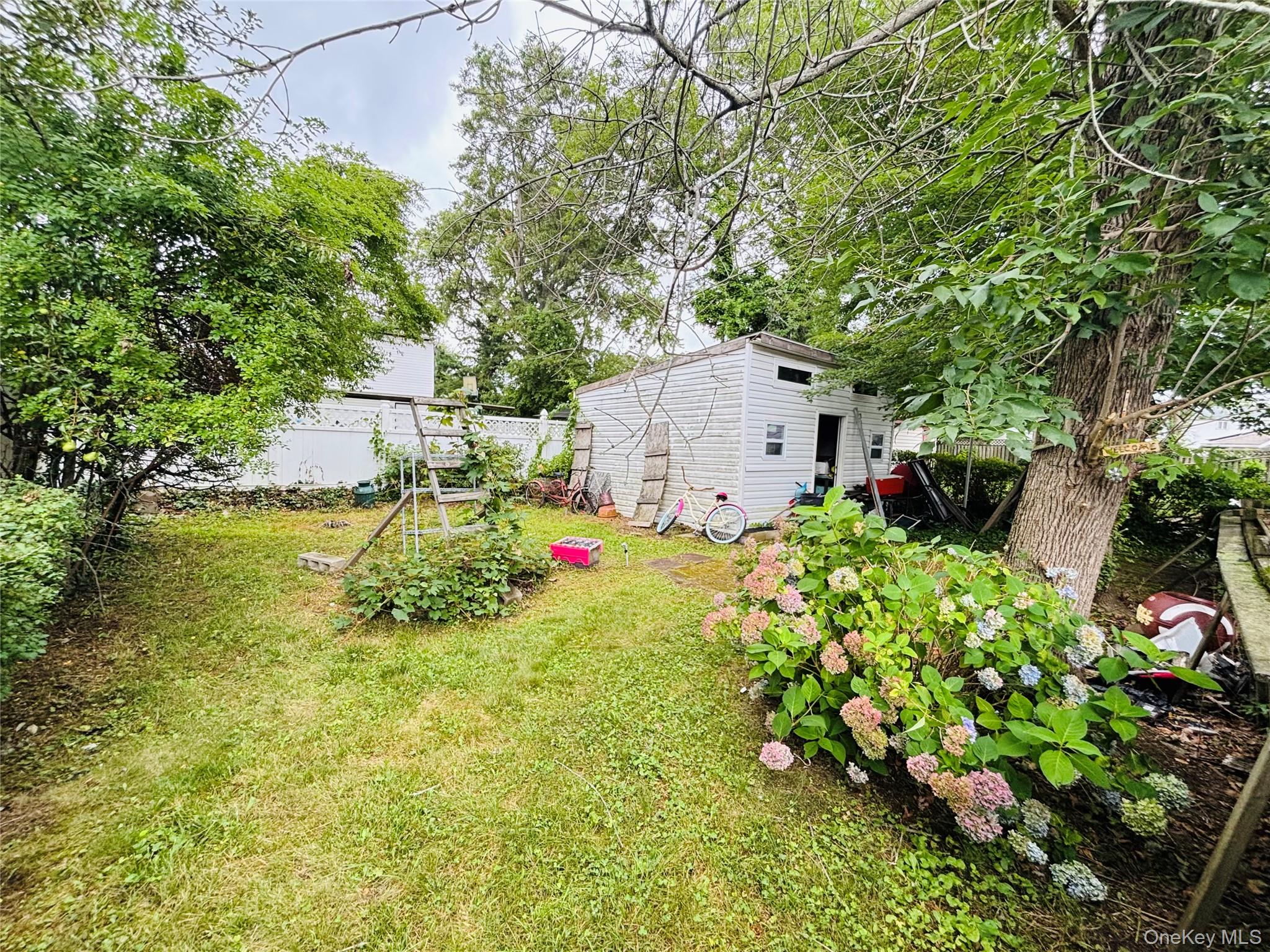 537 Lakeway Drive Property Photo 24