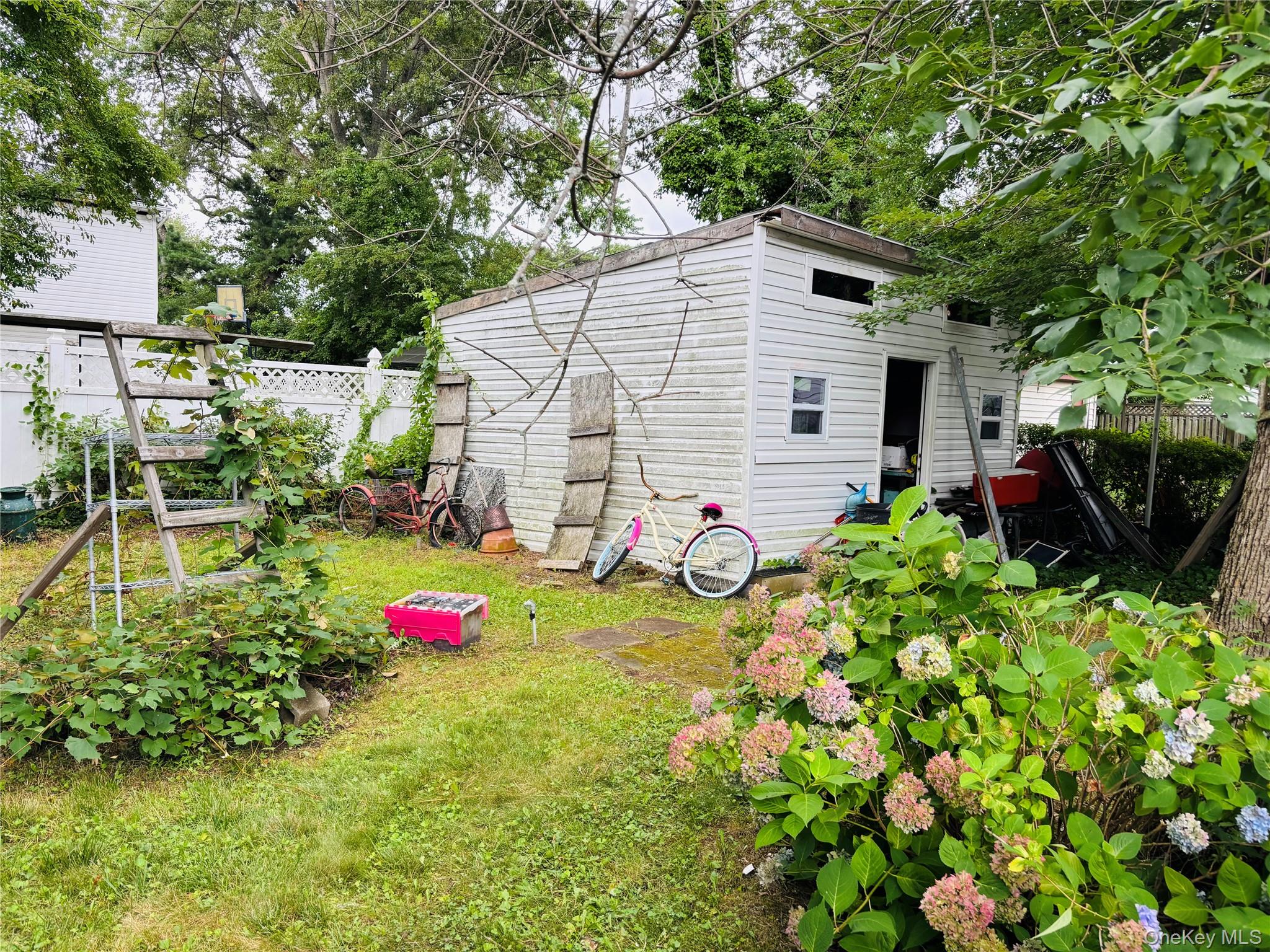 537 Lakeway Drive Property Photo 25