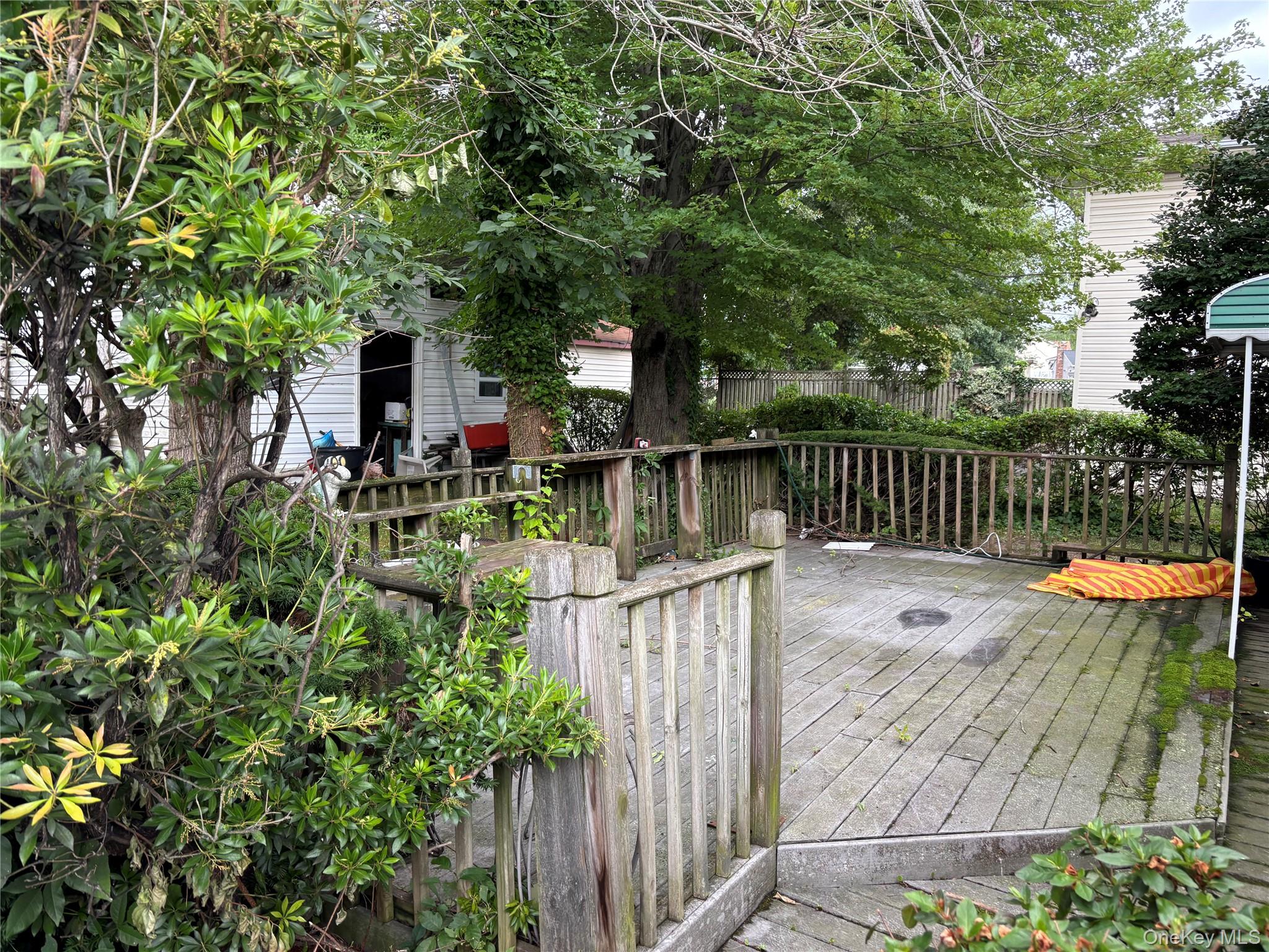 537 Lakeway Drive Property Photo 26