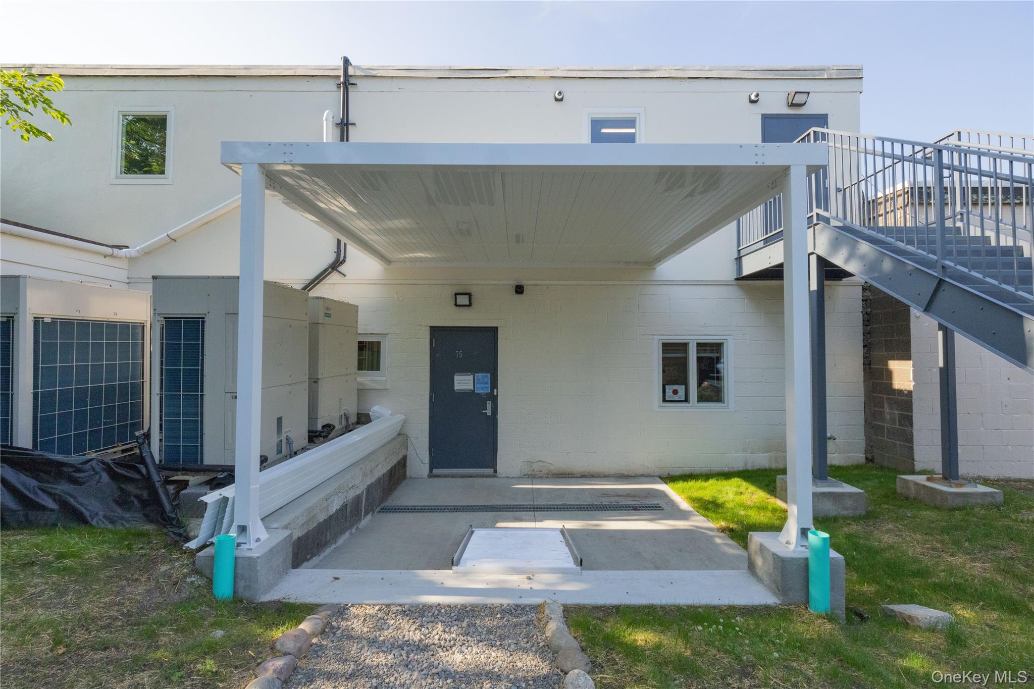 75 E Central Avenue Property Photo 10
