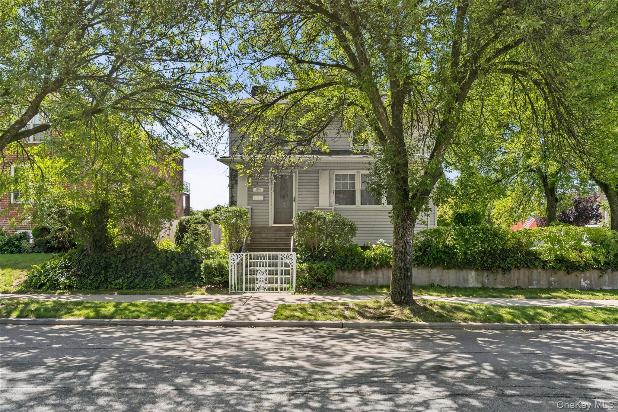 2950 Randall Avenue Property Photo 1