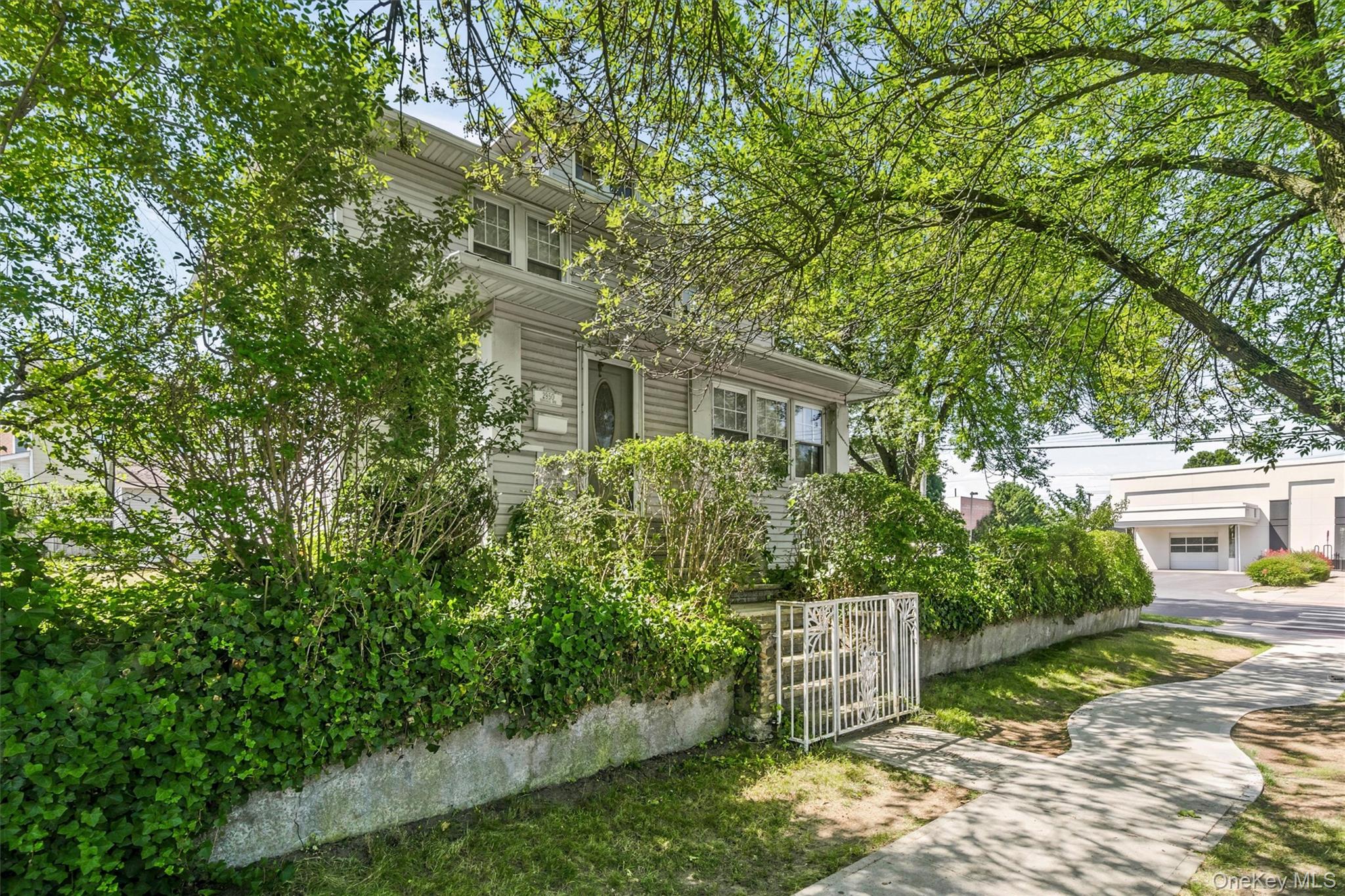 2950 Randall Avenue Property Photo 2
