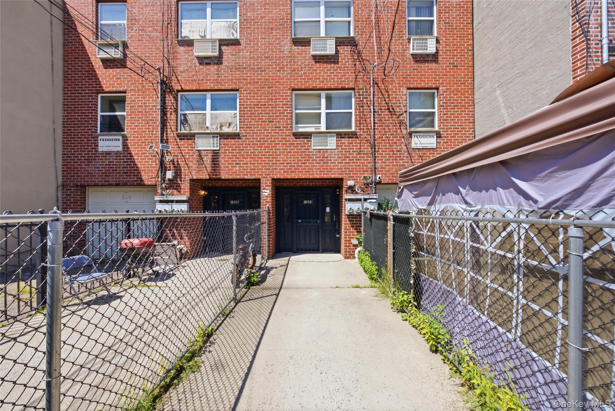 1395 Sutter Avenue Property Photo 2