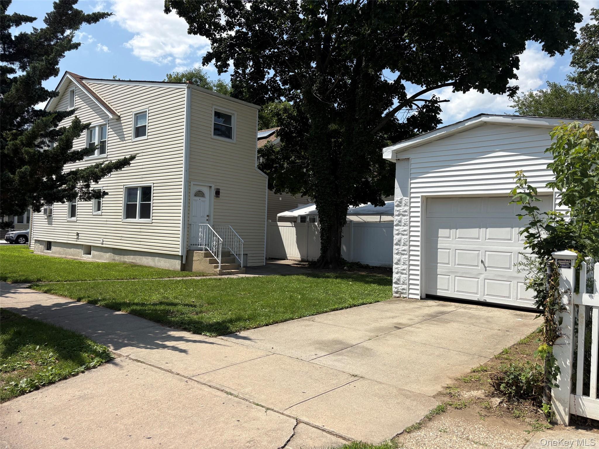 191-47 114th Drive Property Photo 3