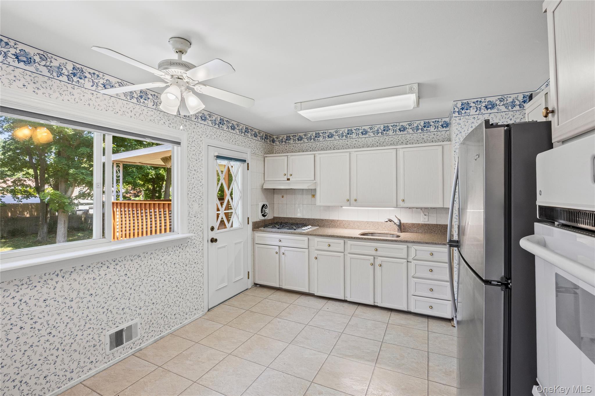 259 Burr Road Property Photo 4