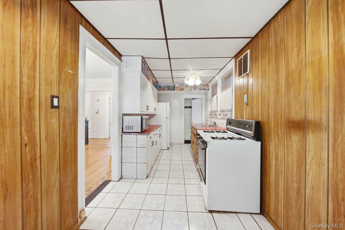 5633 Post Road Property Photo 5