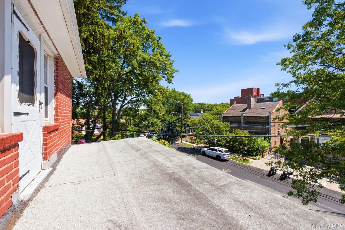 5633 Post Road Property Photo 14