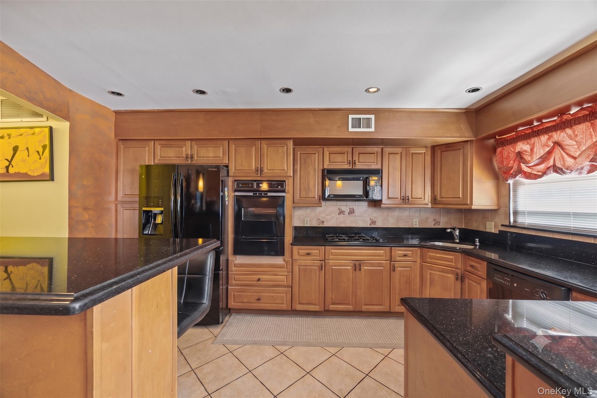 2236 Ralph Avenue Property Photo 7