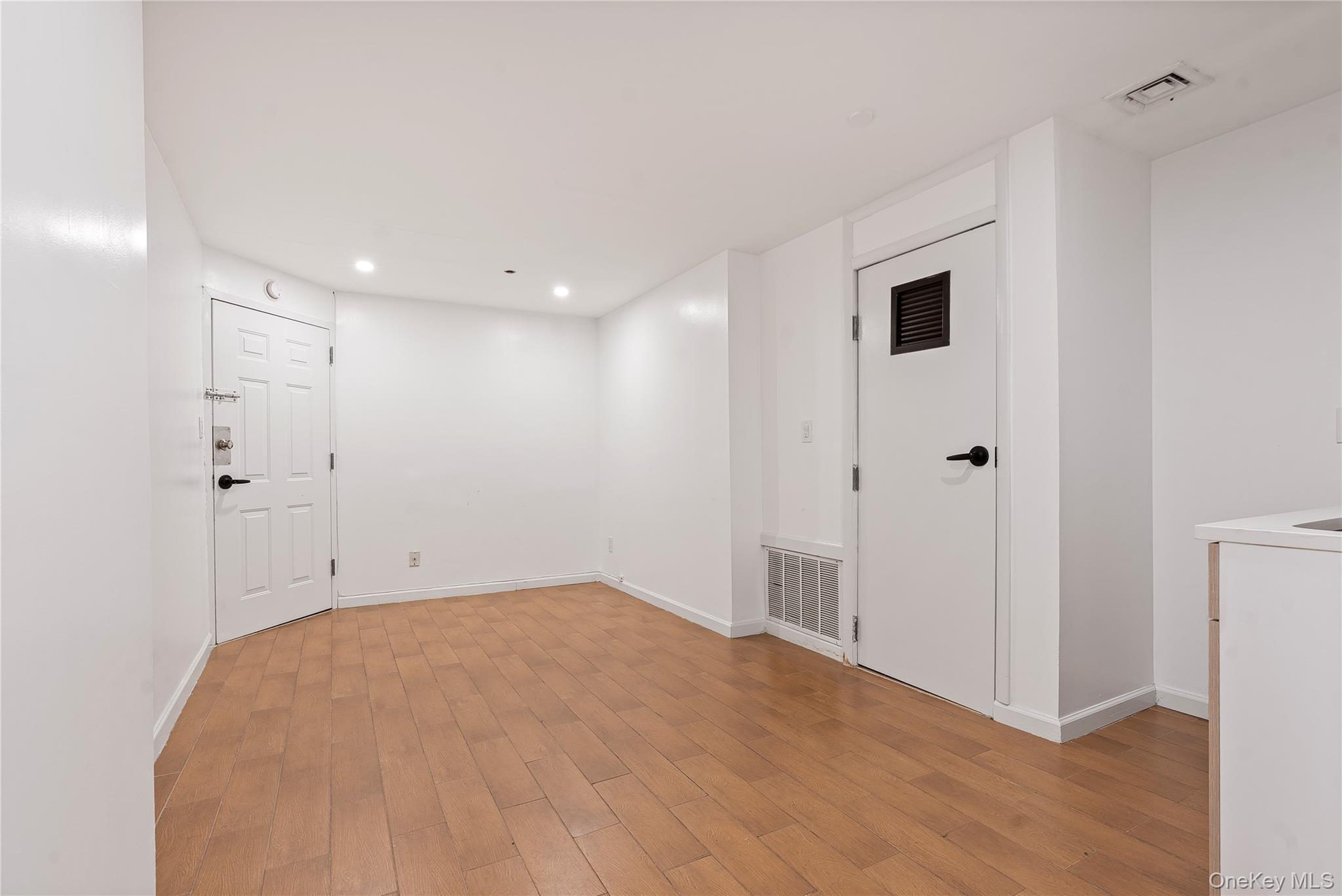 904 Bedford Avenue 1a Property Photo 17