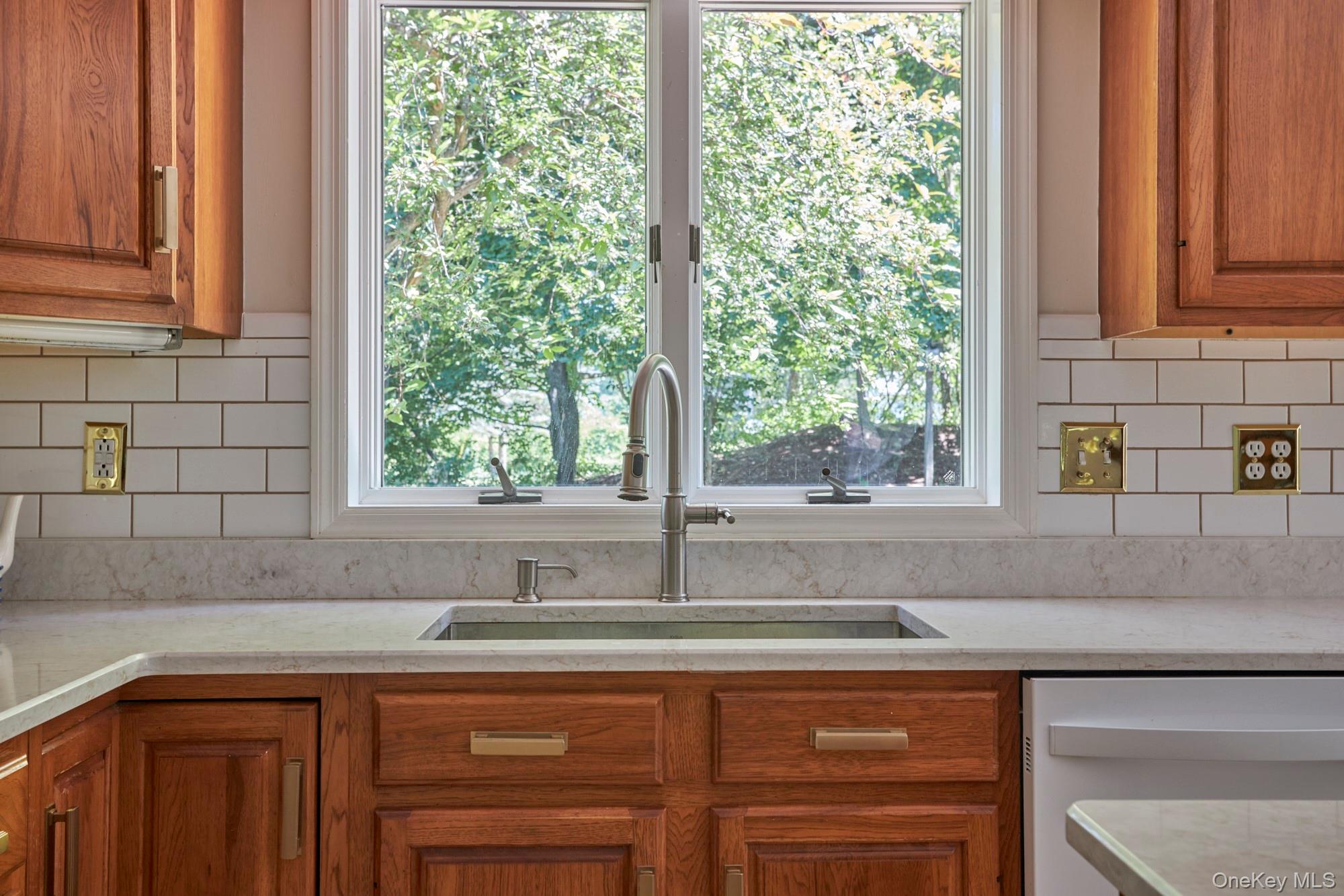 426 Northern Boulevard Property Photo 7
