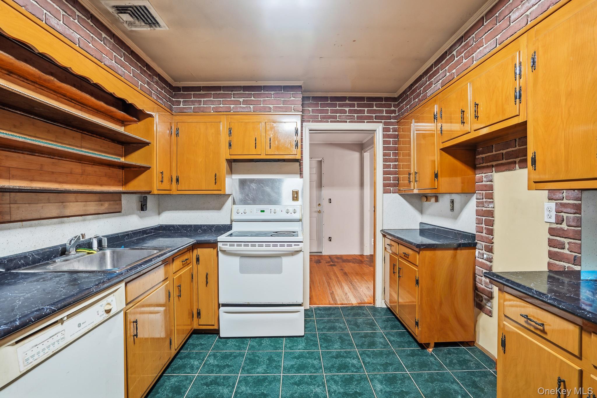 61 Underhill Road Property Photo 11