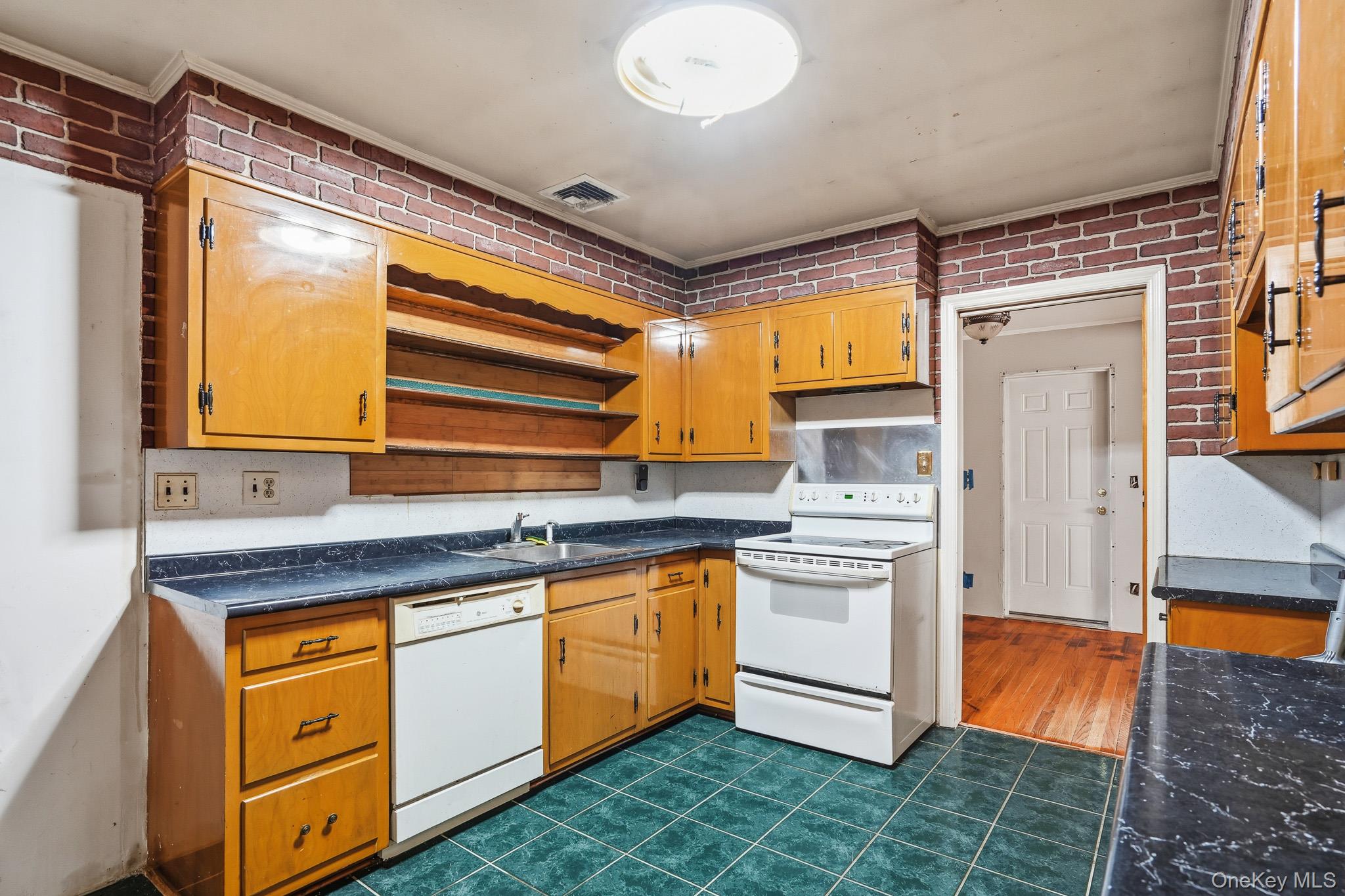61 Underhill Road Property Photo 12
