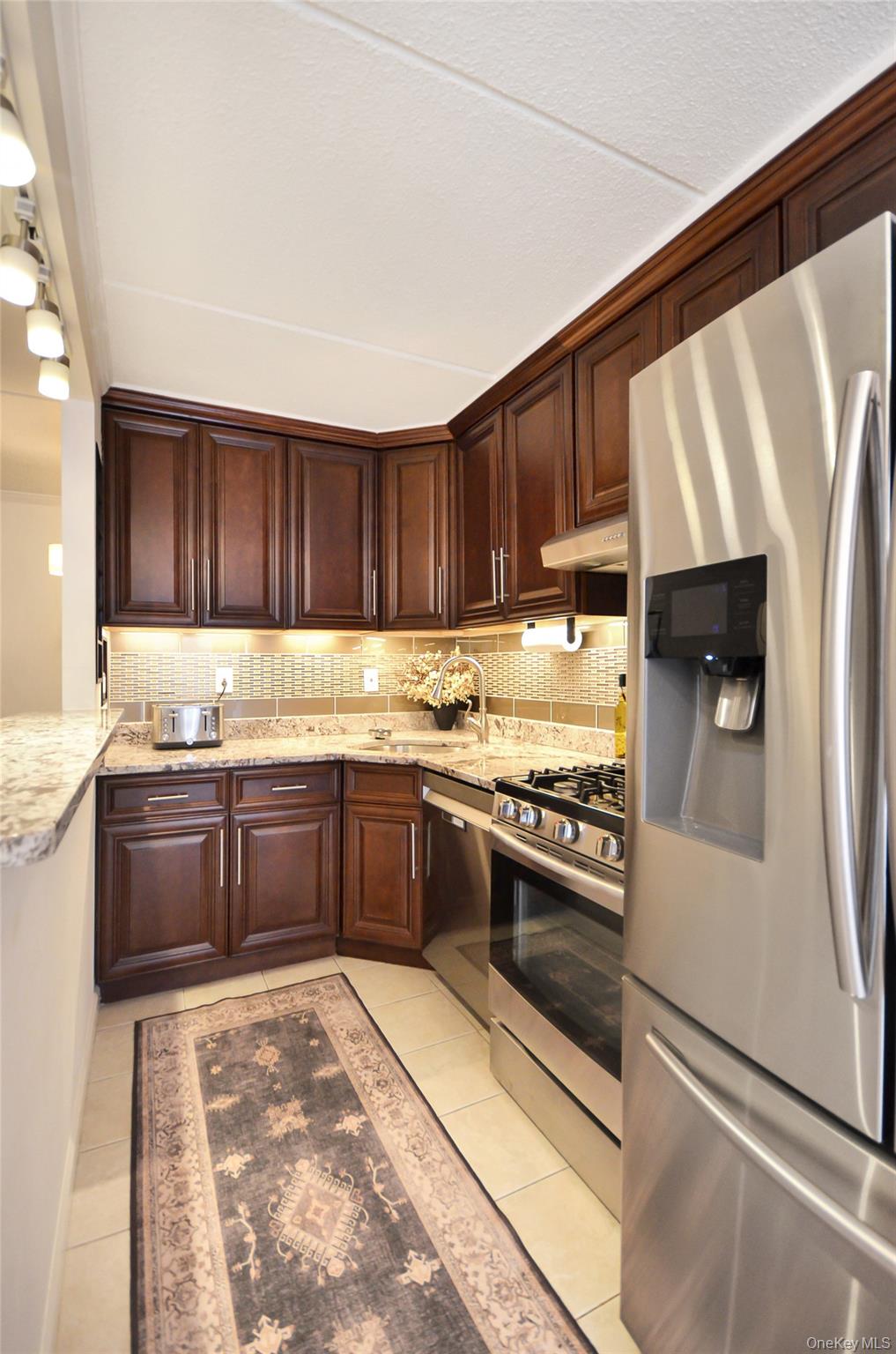 397 N Broadway 1f Property Photo 6