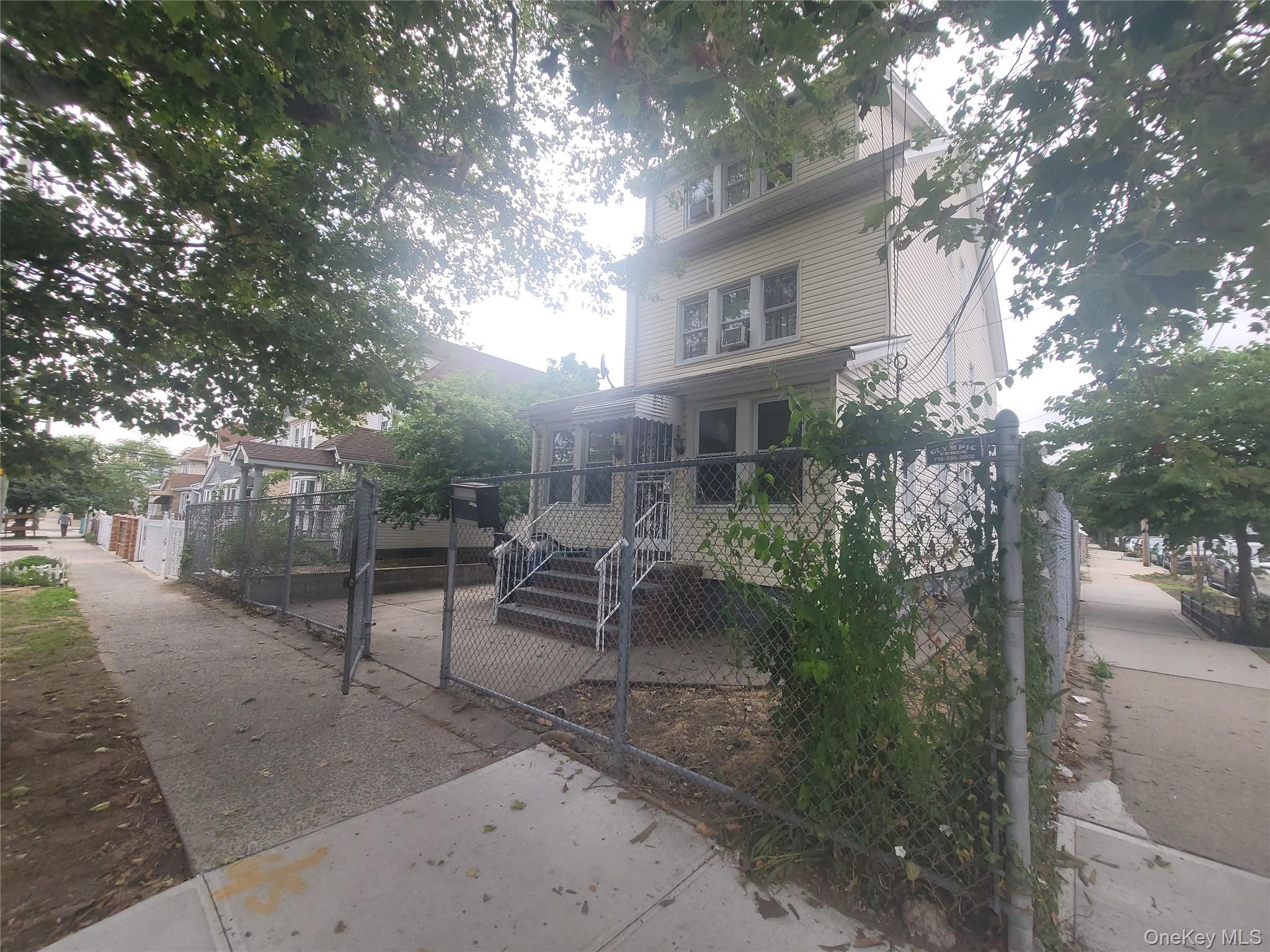 12019 Linden Boulevard Property Photo 2