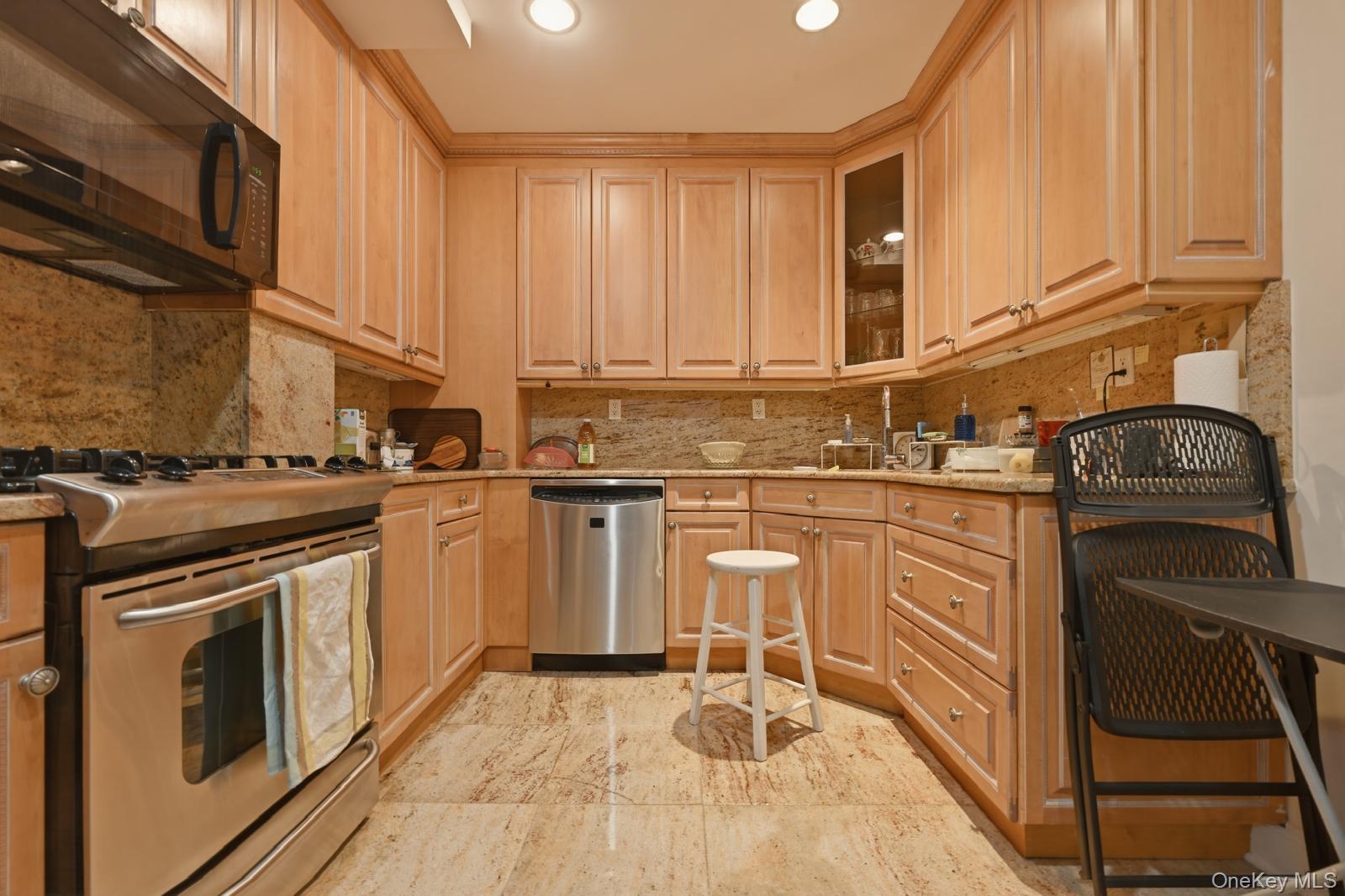 171 Great Neck Road 3h Property Photo 7