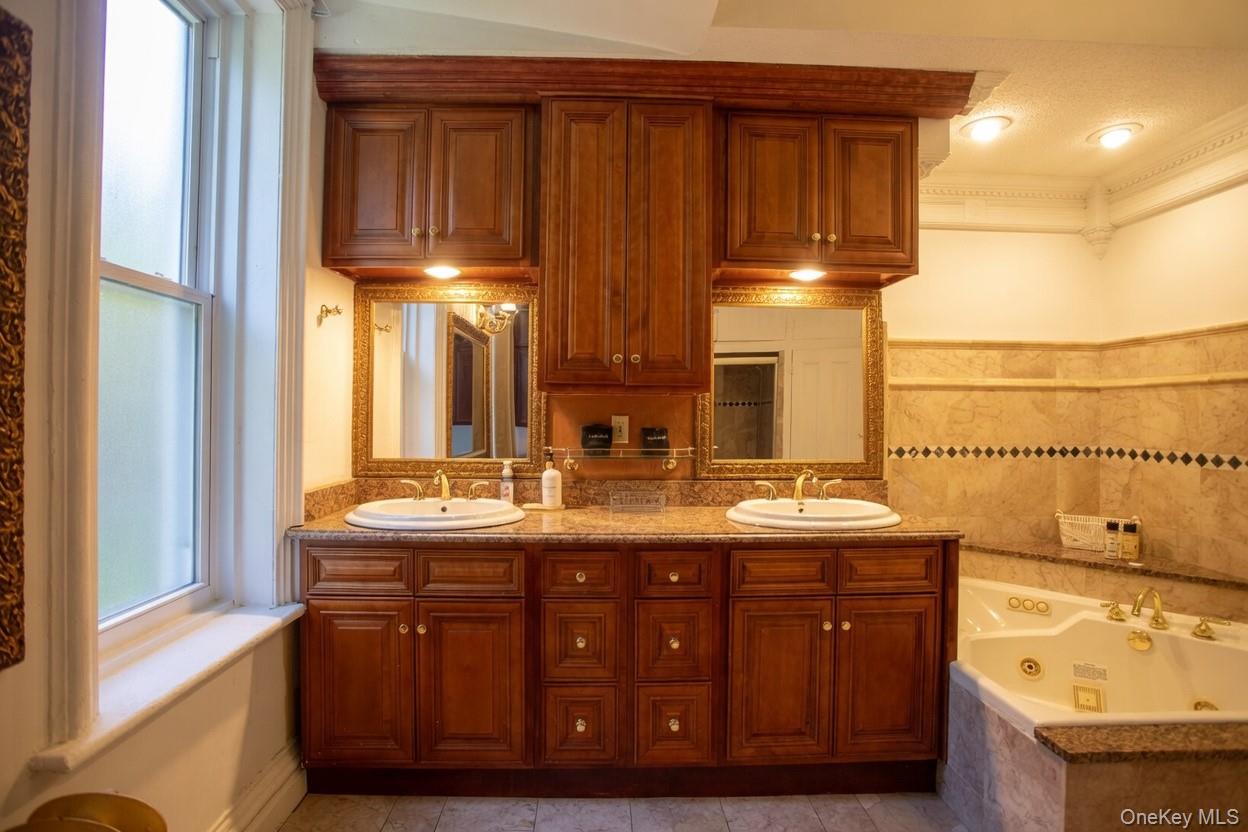 12 Monell Place Property Photo 16