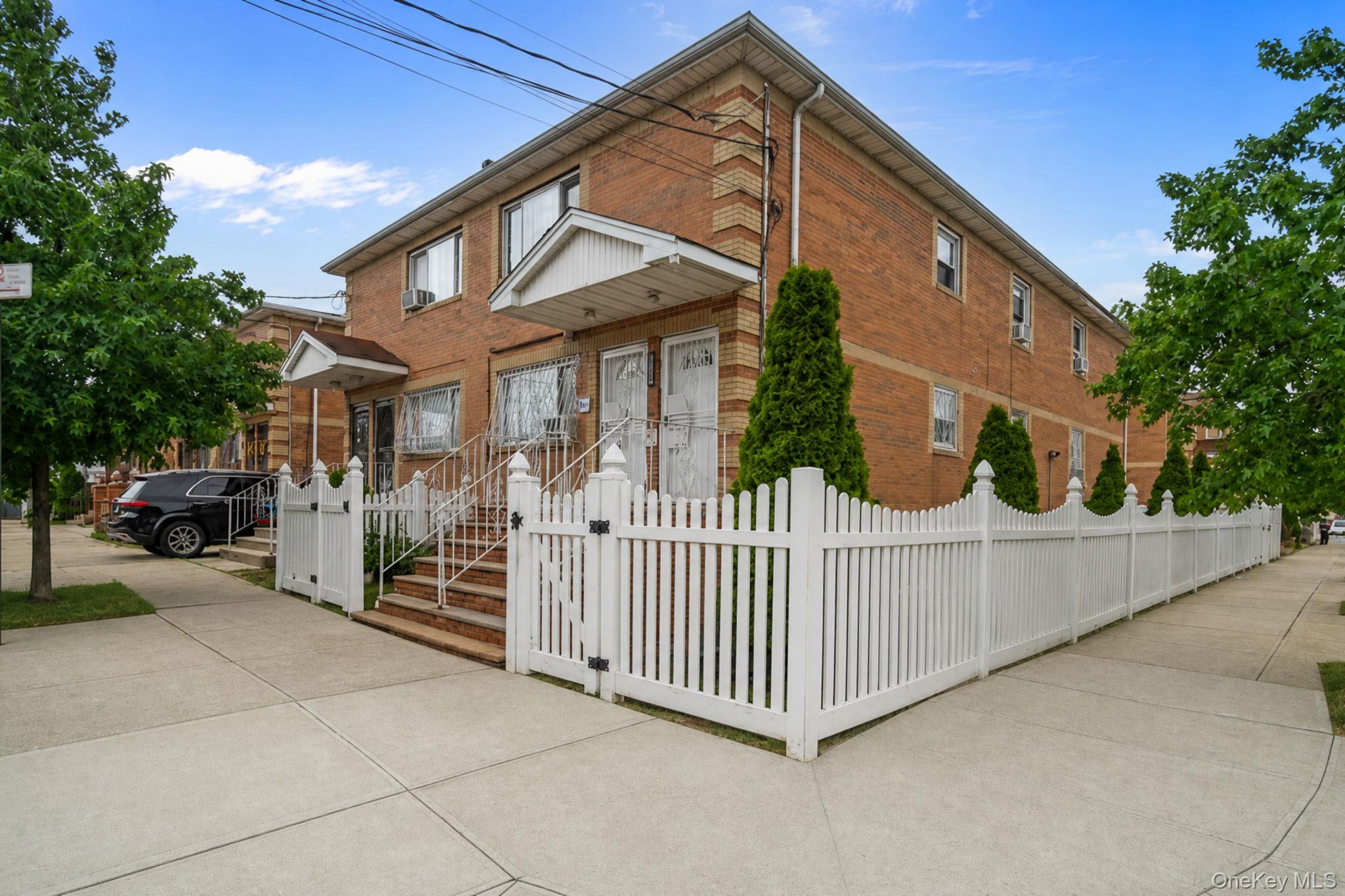 874 Pine Street Property Photo 1