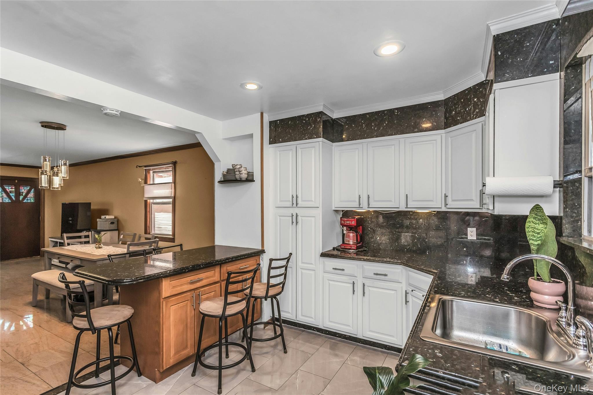 7822 79th Place Property Photo 5