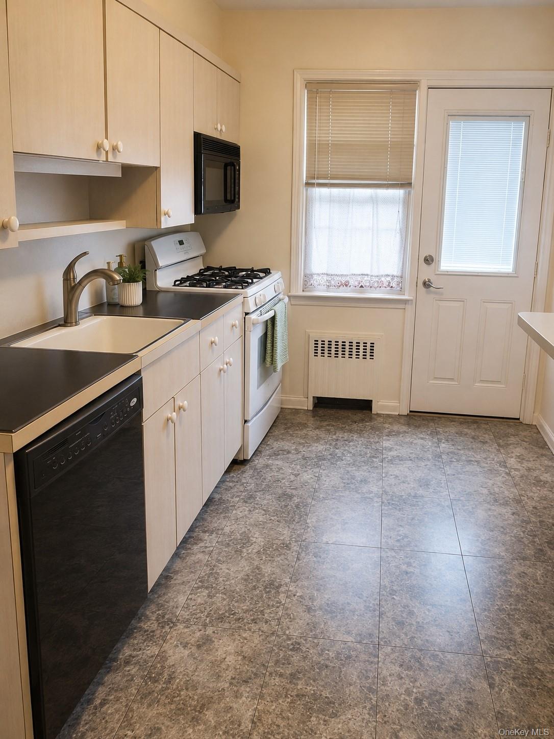 61 Gateway Property Photo 6
