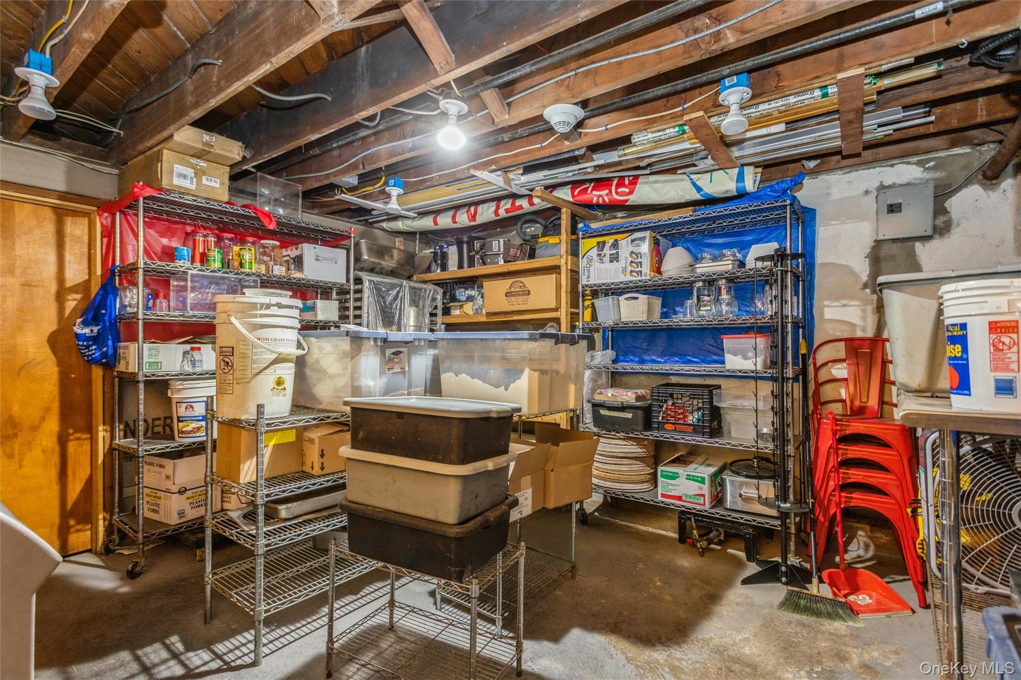 626 N Barry Avenue Property Photo 17