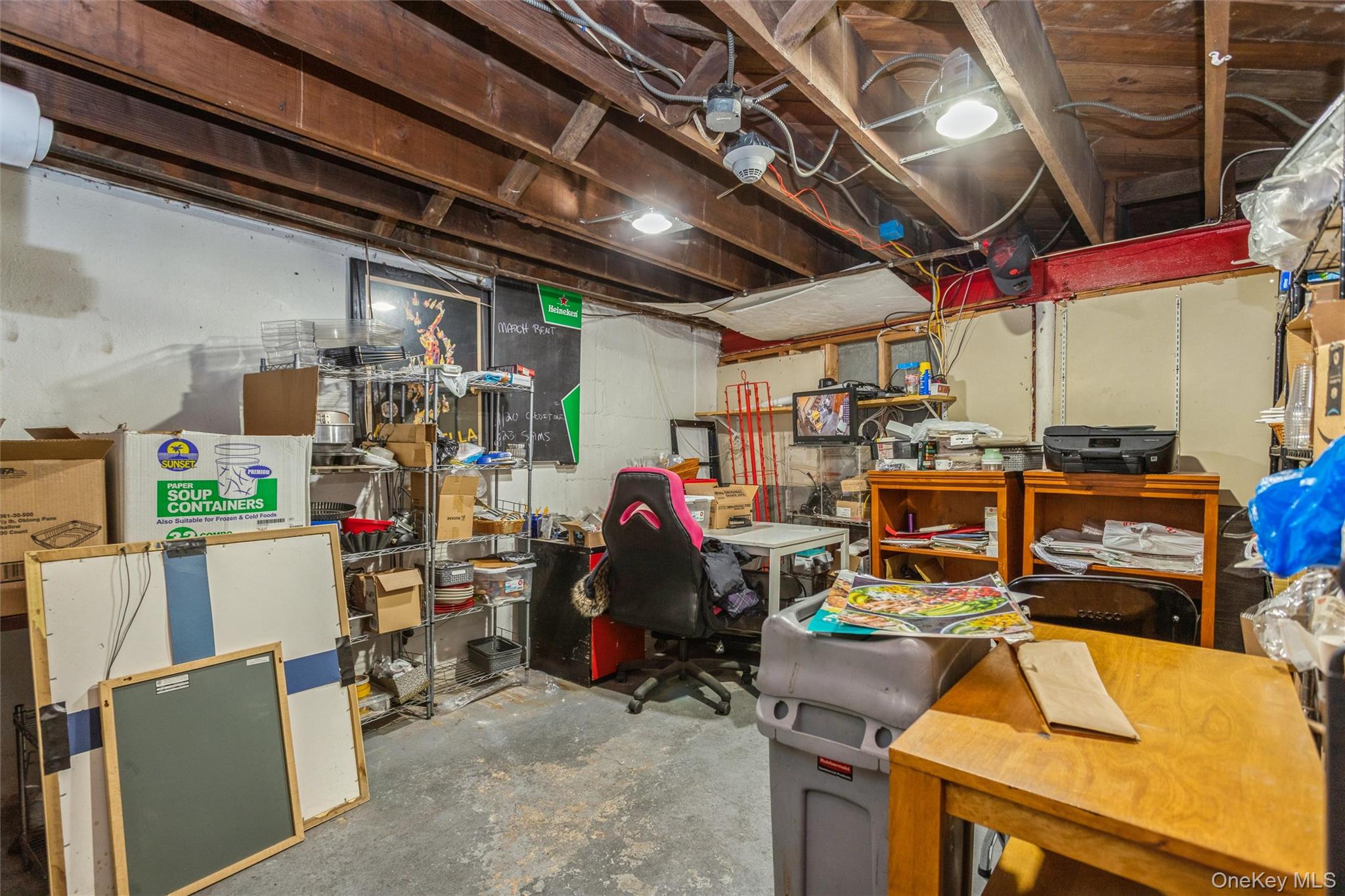 626 N Barry Avenue Property Photo 18
