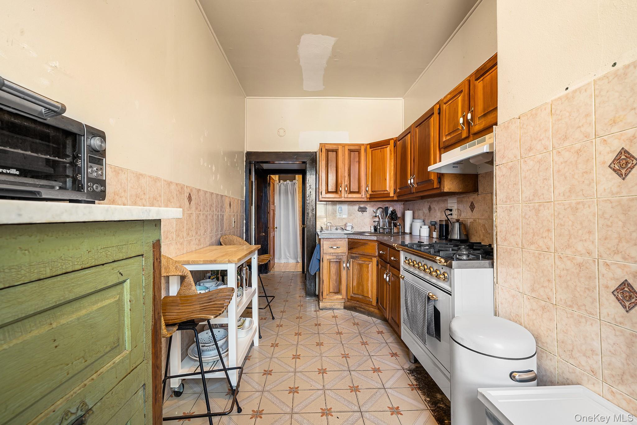 601 Knickerbocker Avenue Property Photo 13