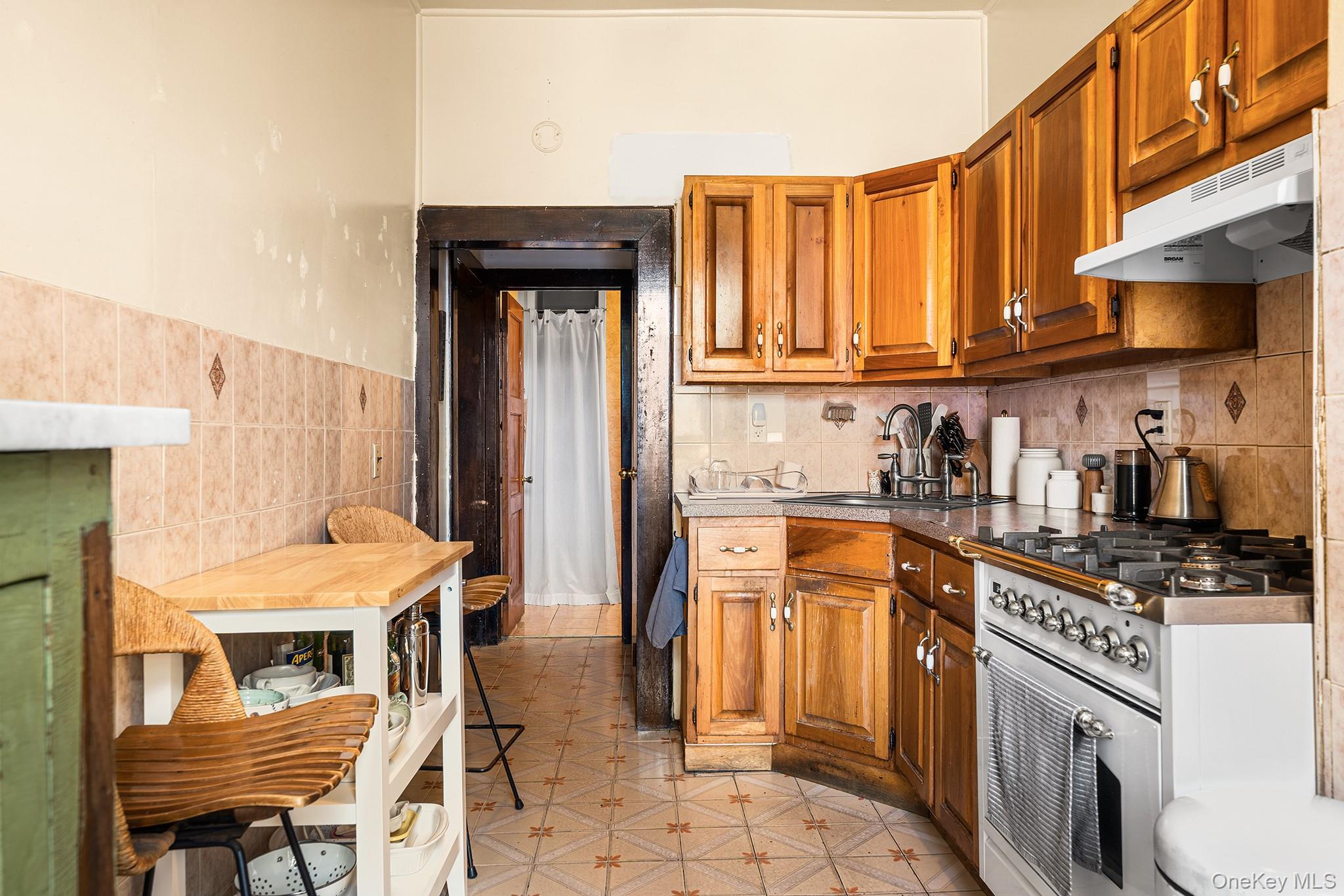 601 Knickerbocker Avenue Property Photo 14
