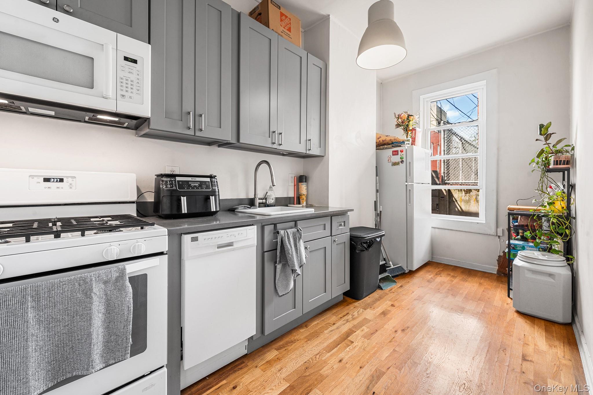601 Knickerbocker Avenue Property Photo 18