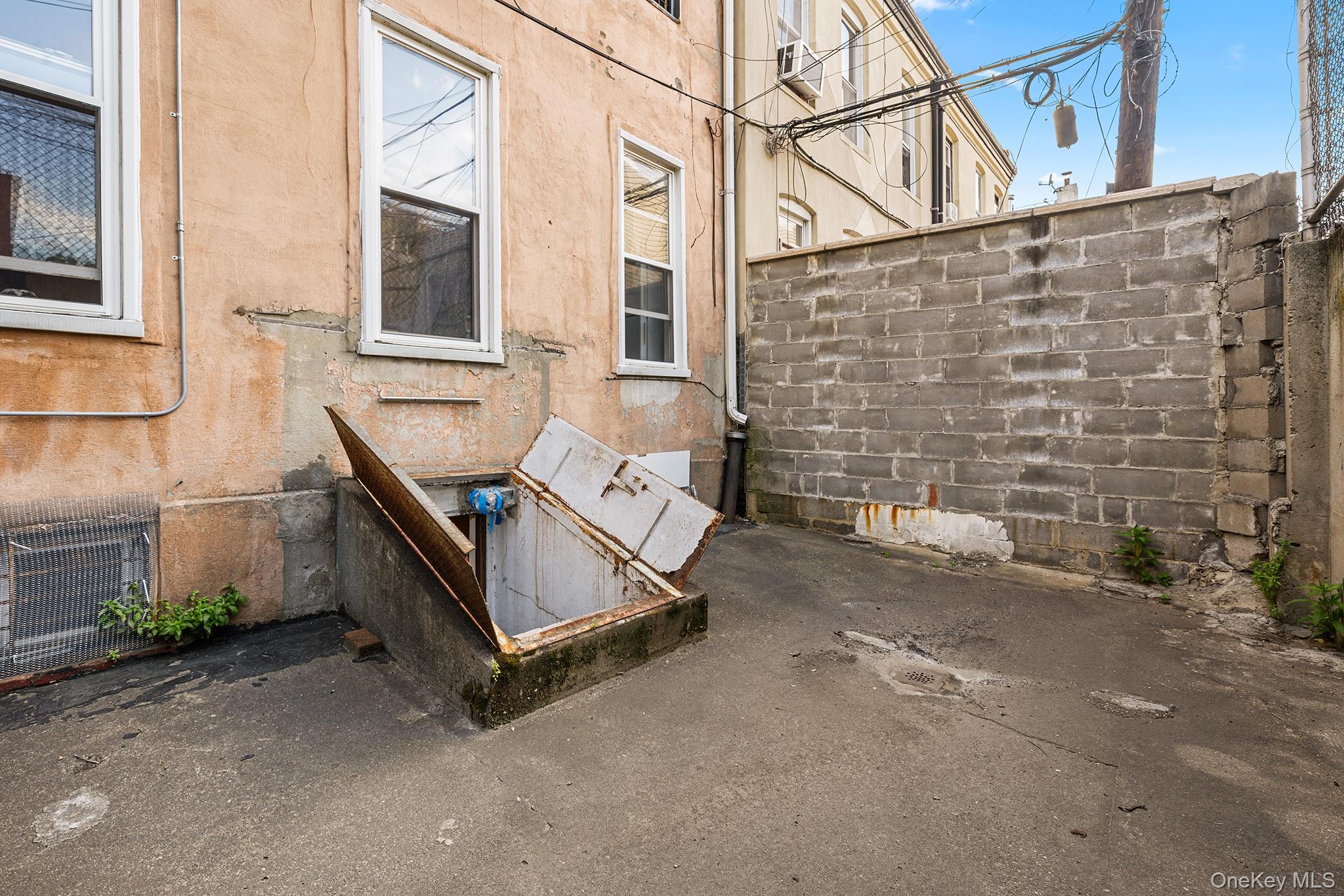 601 Knickerbocker Avenue Property Photo 21
