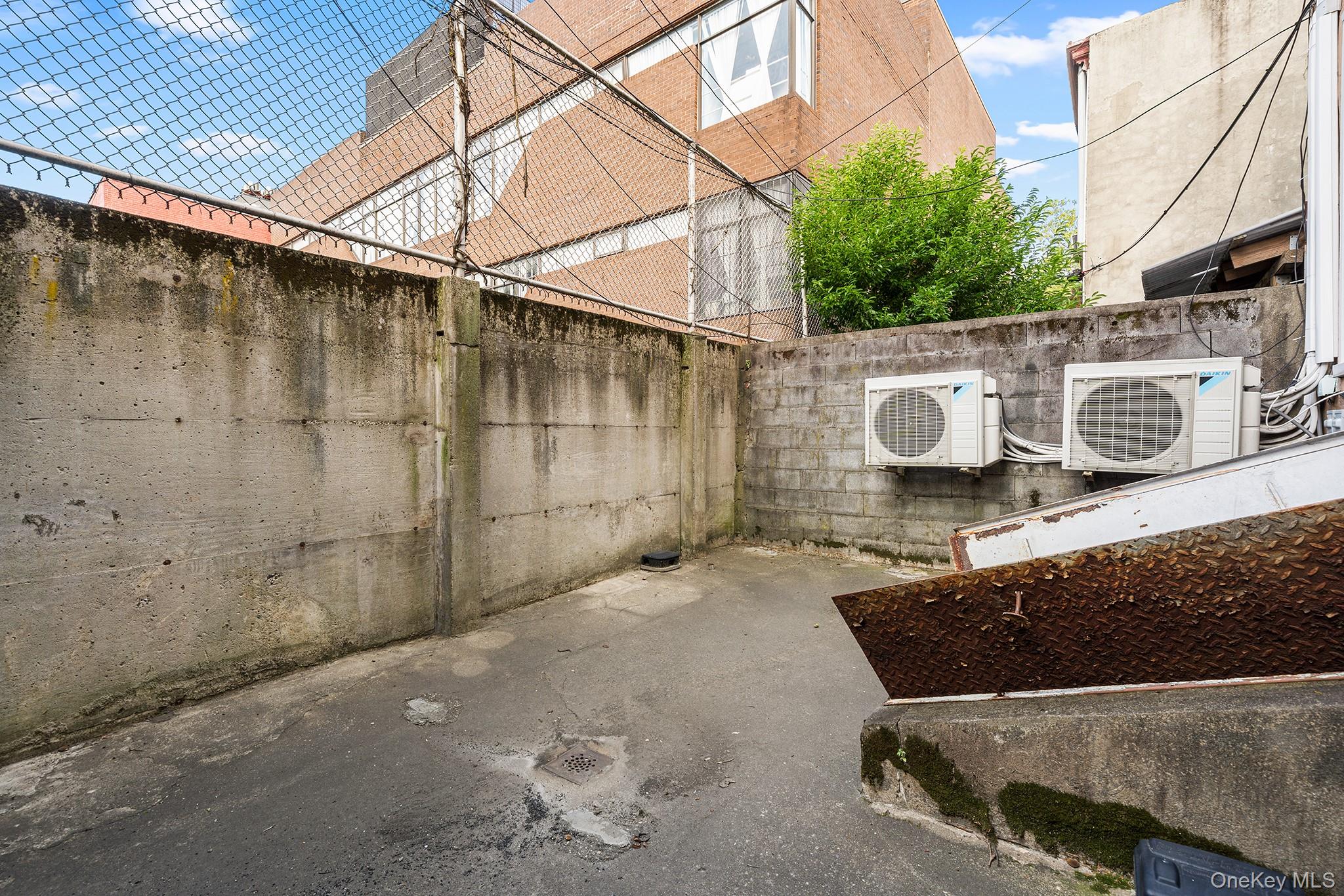601 Knickerbocker Avenue Property Photo 22