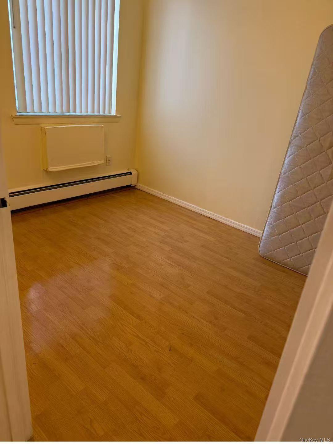 35-20 Union St Property Photo 3