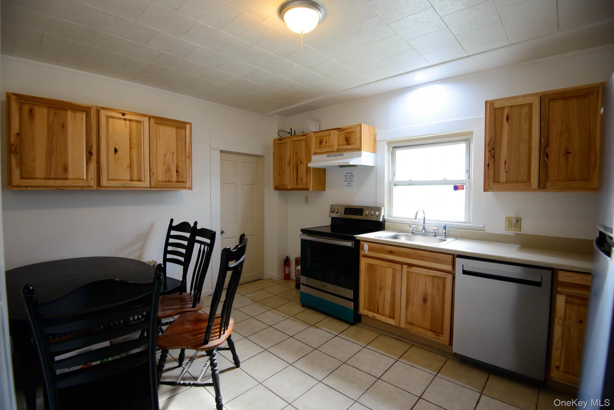 284 W Bridge Street Property Photo 5