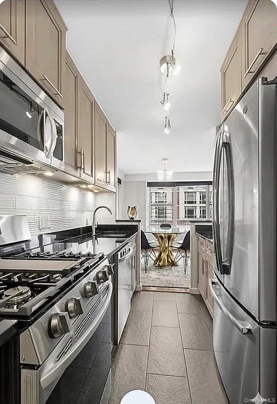 370 E 76th Street B1102 Property Photo 5