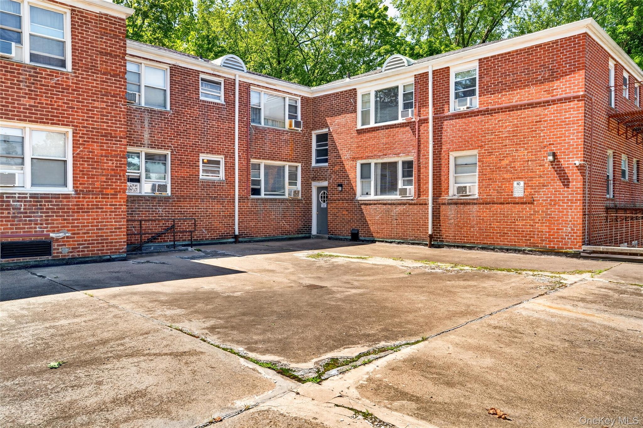 205 West Post Road 1n Property Photo 6