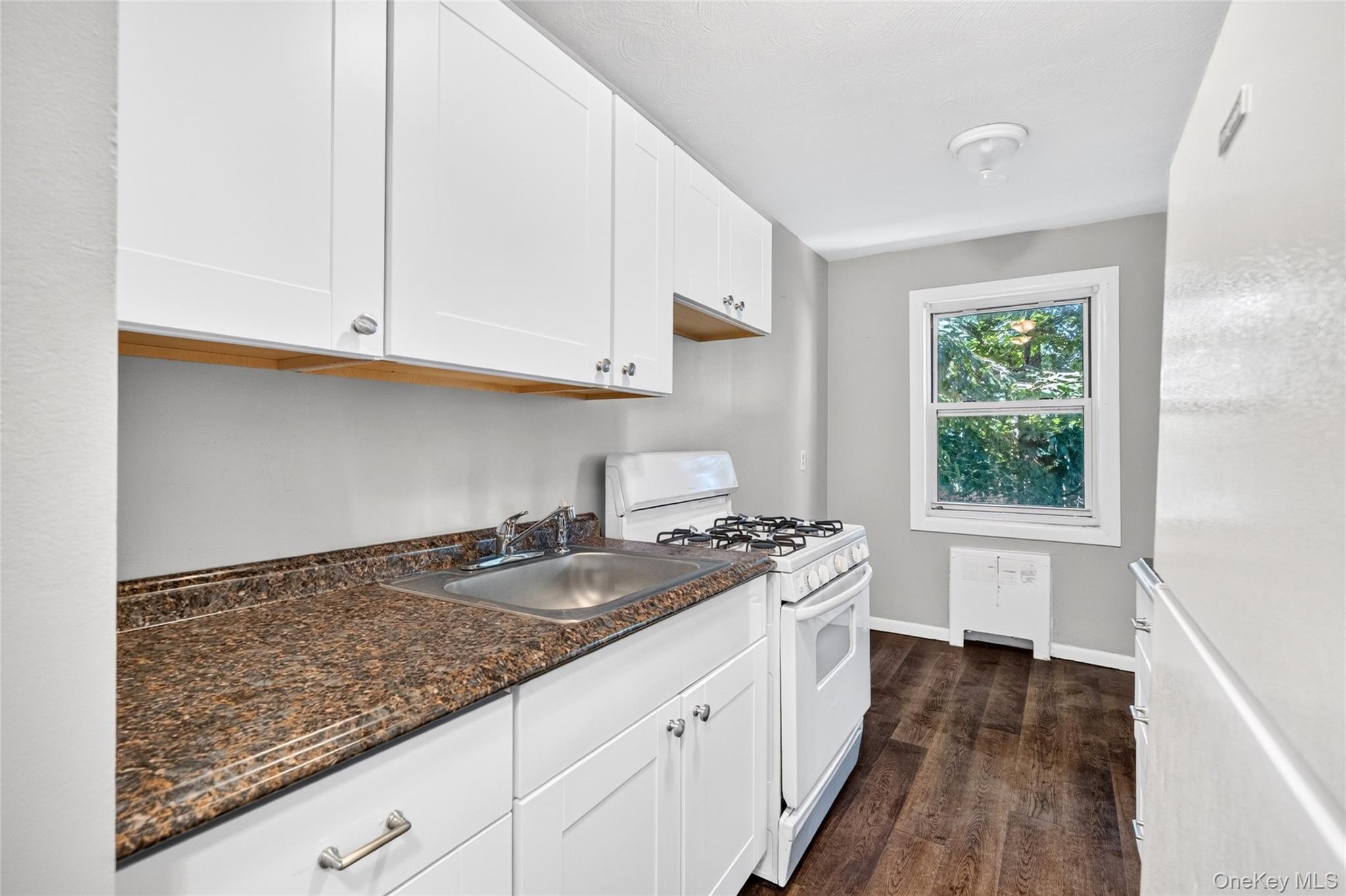 205 West Post Road 1n Property Photo 11