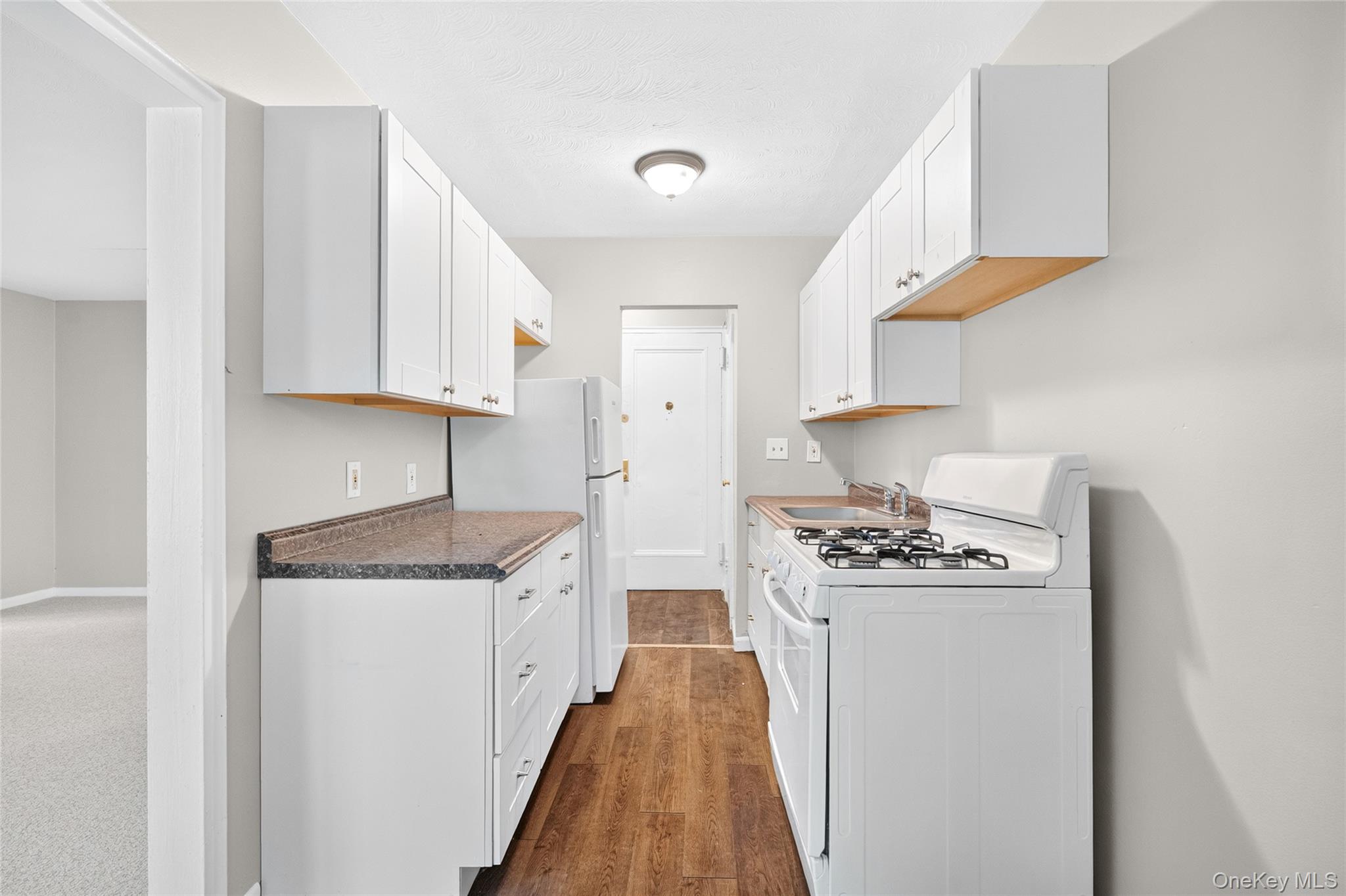 205 West Post Road 1n Property Photo 17