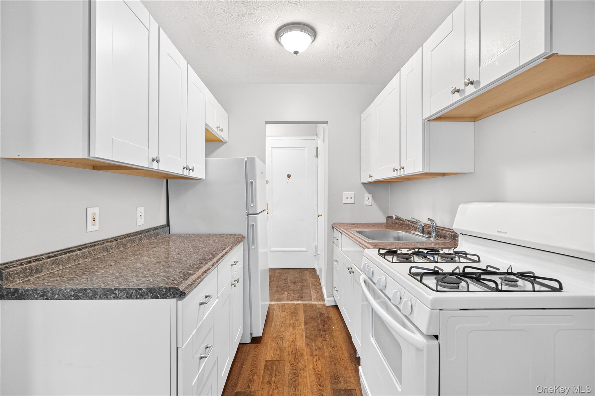 205 West Post Road 1n Property Photo 18