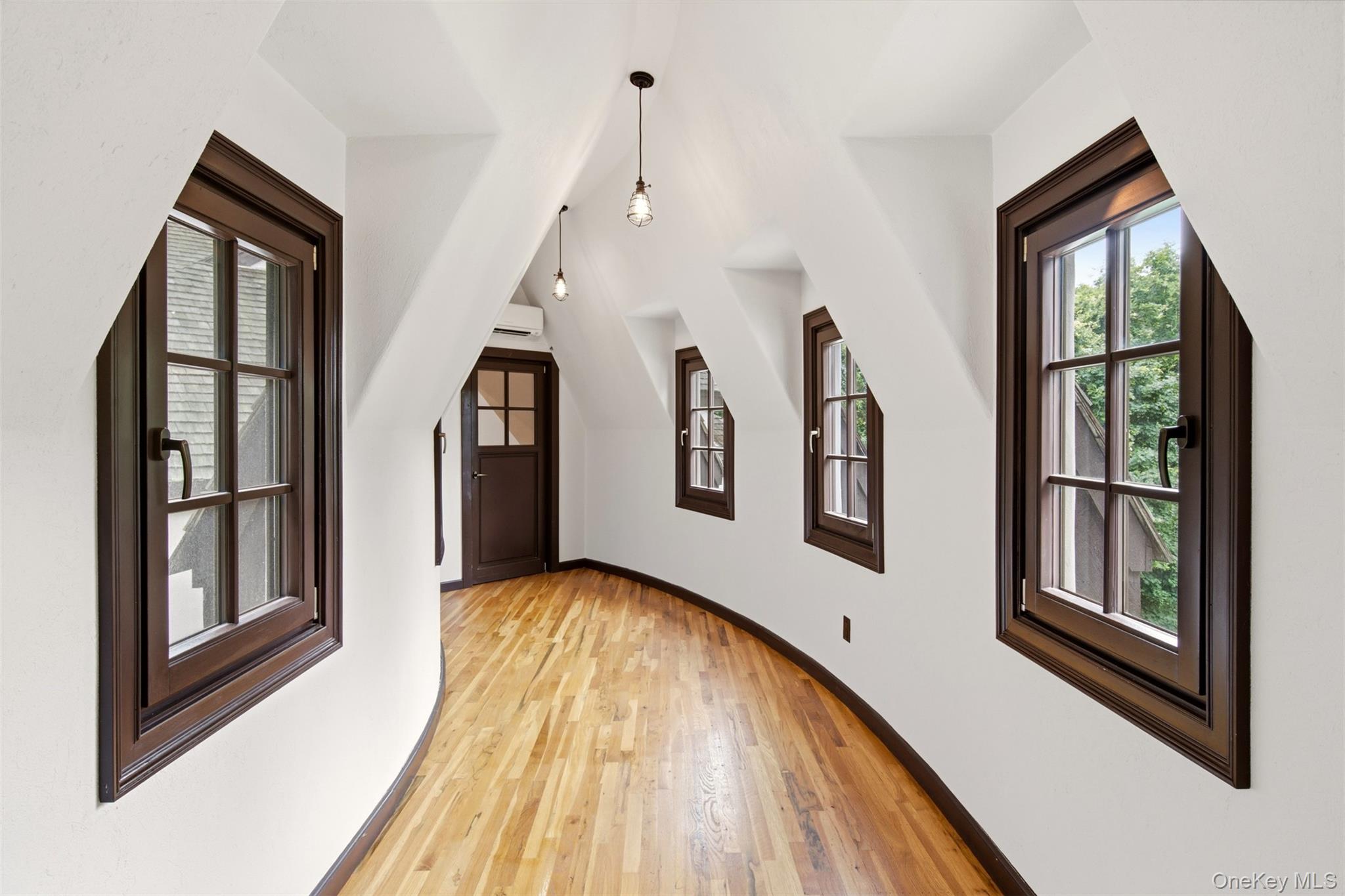 36 Spring Street Property Photo 28
