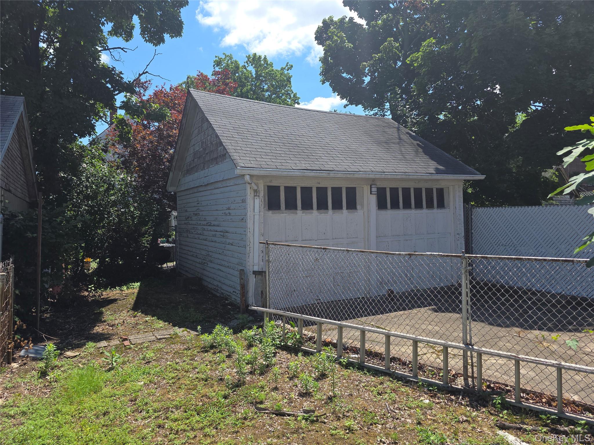 5933 159th Street Property Photo 2