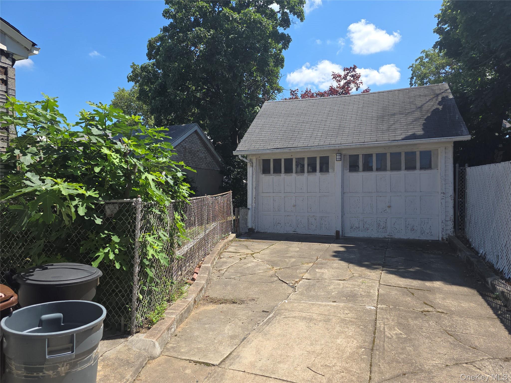 5933 159th Street Property Photo 3